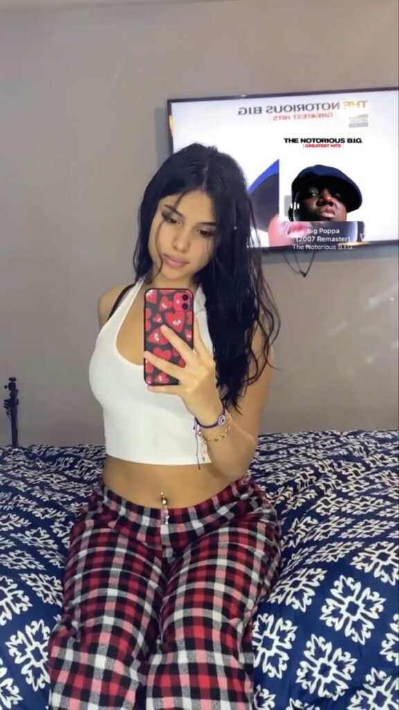 Şişli Escort Öznur Olgun Zarafet ve Derin Anal Yeteneklerle Fantezi Dolu Deneyimler Sunan